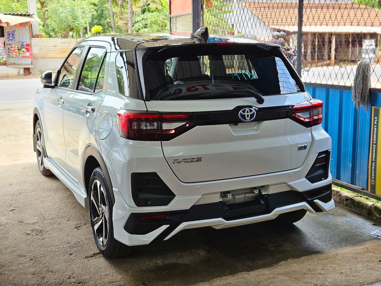 Toyota Raize zHybrid auto park 2026